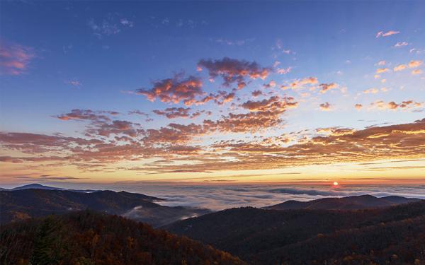 Fog Ocean Sunrise by Shenandoah National Park, CC BY 2.0 DEED
